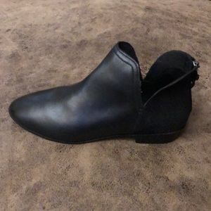 Kenneth Cole black booties